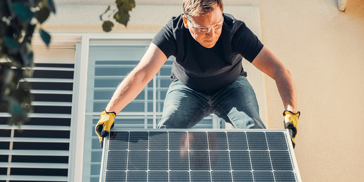 Zonnepanelen op je appartement: wat mag en hoe pak je het aan?